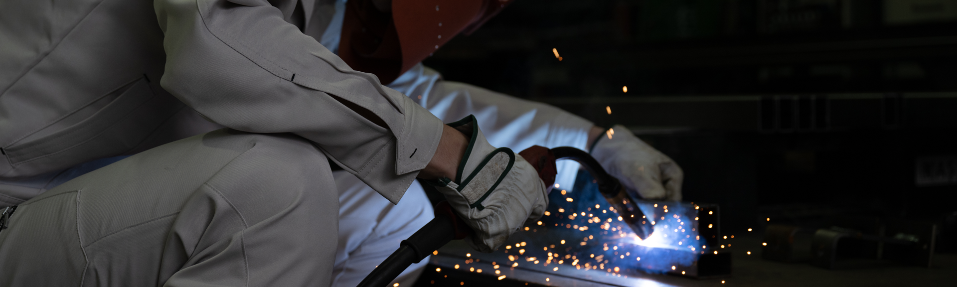 自社工場による板金施工｜住まいに合わせた金属加工